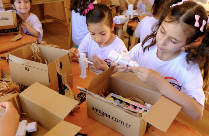 Amazon Türkiye, Hatay’daki Gülümseten Hayaller Projesi ile 5 bin 500’den fazla insanın yaşamına dokundu