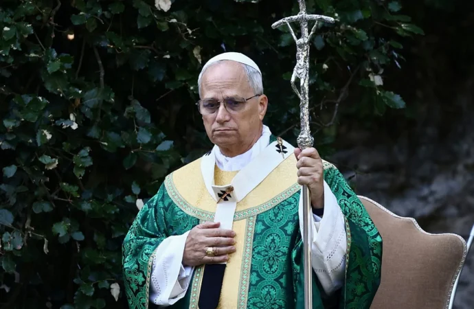 Papa Leo XIV iklim değişikliğini alaya alanları sert dille uyardı