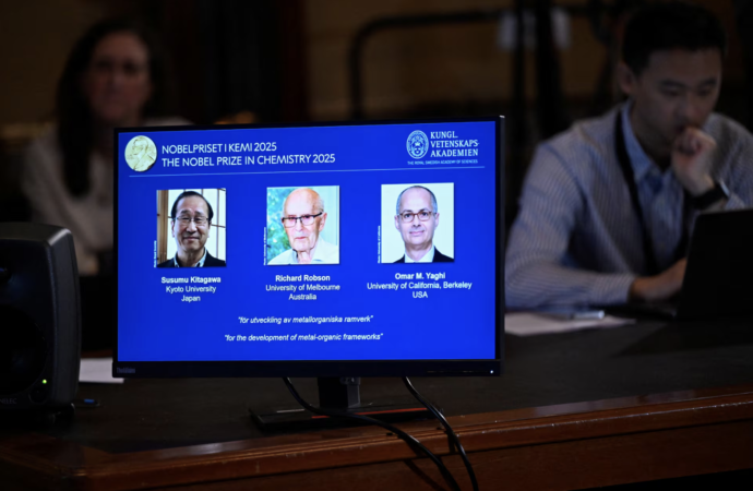 2025 Nobel Kimya Ödülü, iklim değişikliği ve su kıtlığı gibi küresel sorunlara çözüm sunabilecek yeni bir moleküler mimari türü geliştiren üç bilim insanına verildi