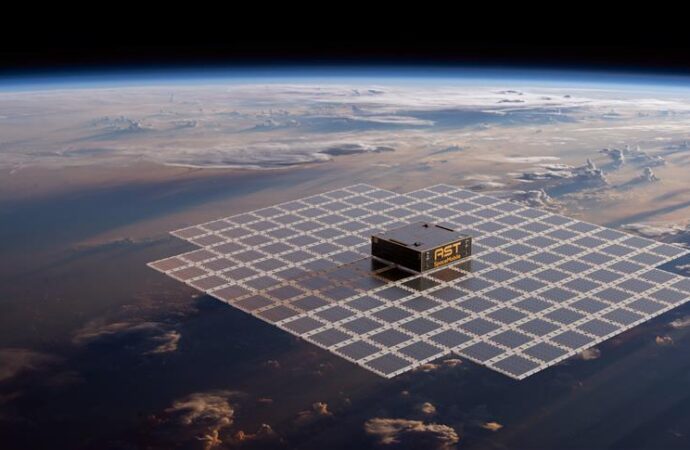 Uzaydan internet yarışında yeni strateji: AST SpaceMobile dev antenlerle interneti yeniden tanımlıyor