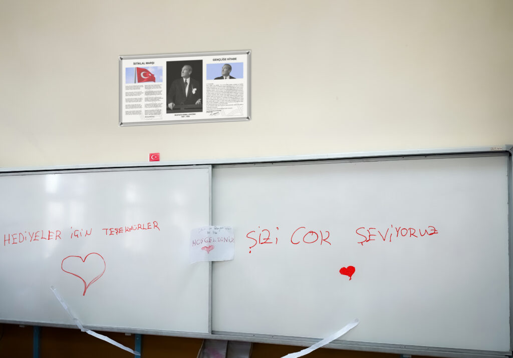 Alimoğlu Sağlık ve Eğitim Vakfı’ndan Ağrı’daki köy okullarına anlamlı destek