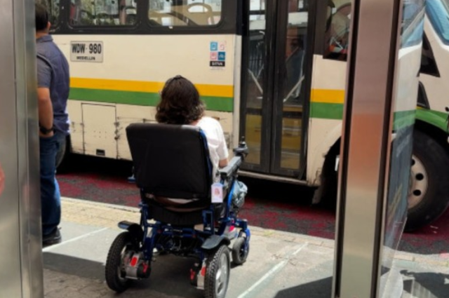 Medellín erişilebilir ulaşım için yenilikçi projeler uyguluyor