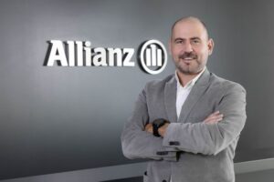 Allianz Türkiye ve Lokman Hekim Sağlık Vakfı iş birliğiyle Yaşar ‘Geleceğin Hekimleri’ için sahnedeydi