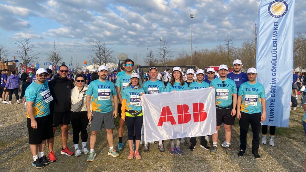 ABB Türkiye İstanbul Yarı Maratonu’nda çocukların eğitimine destek için koştu