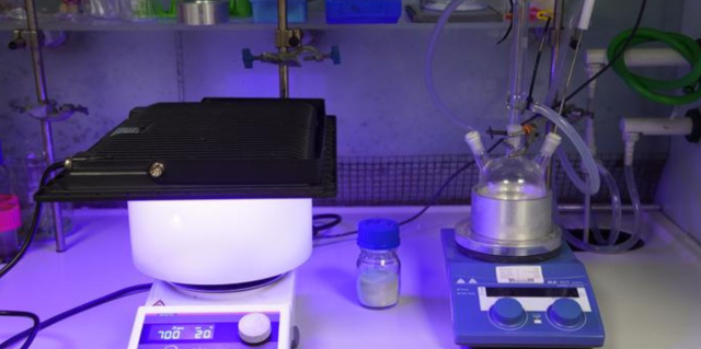 Güneşle çalışan reaktör plastik atıkları temiz hidrojen yakıtına dönüştürüyor