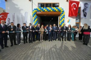 BEEV deprem bölgesinde eğitime güç katıyor     İlk Kıvılcım Hatay’da: Okullara dijital destek, gençlere mesleki atölye