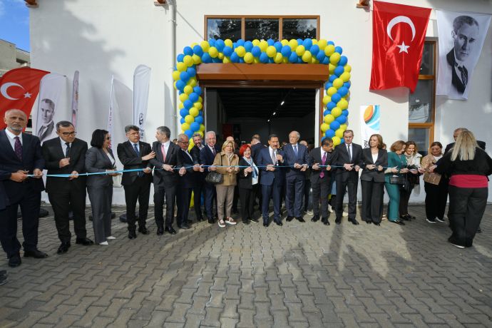 BEEV deprem bölgesinde eğitime güç katıyor     İlk Kıvılcım Hatay’da: Okullara dijital destek, gençlere mesleki atölye