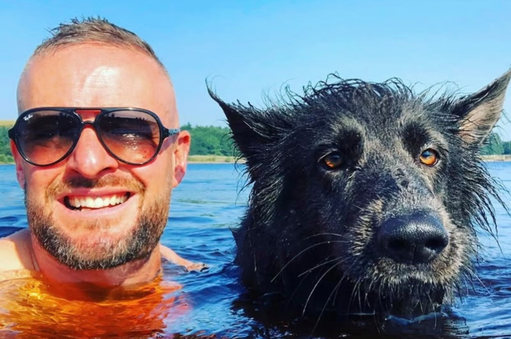 Terapi köpeği olarak görev yapan Nya yolcuların kaygısını azaltıyor