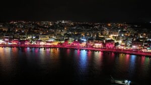 YEDAŞ, meme kanseri farkındalığı için Samsun Atakum sahilini pembeye bürüdü